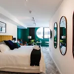 Opulent Gem City Centre Getaway